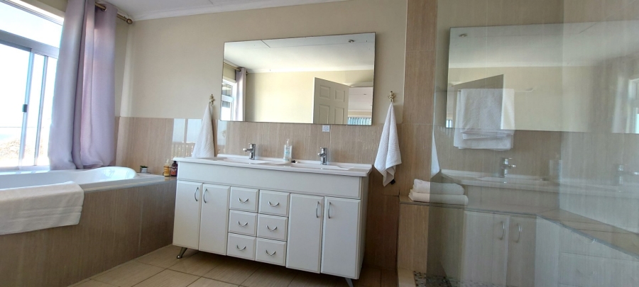 7 Bedroom Property for Sale in Gonubie Eastern Cape